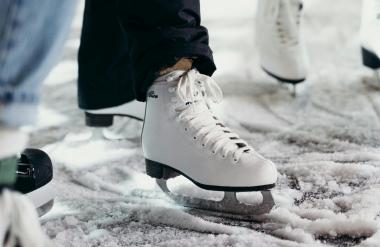 Photo by cottonbro studio: https://www.pexels.com/photo/people-wearing-white-ice-skating-shoes-6289776/